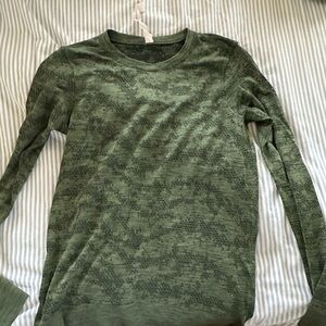 Lululemon green long sleeve top